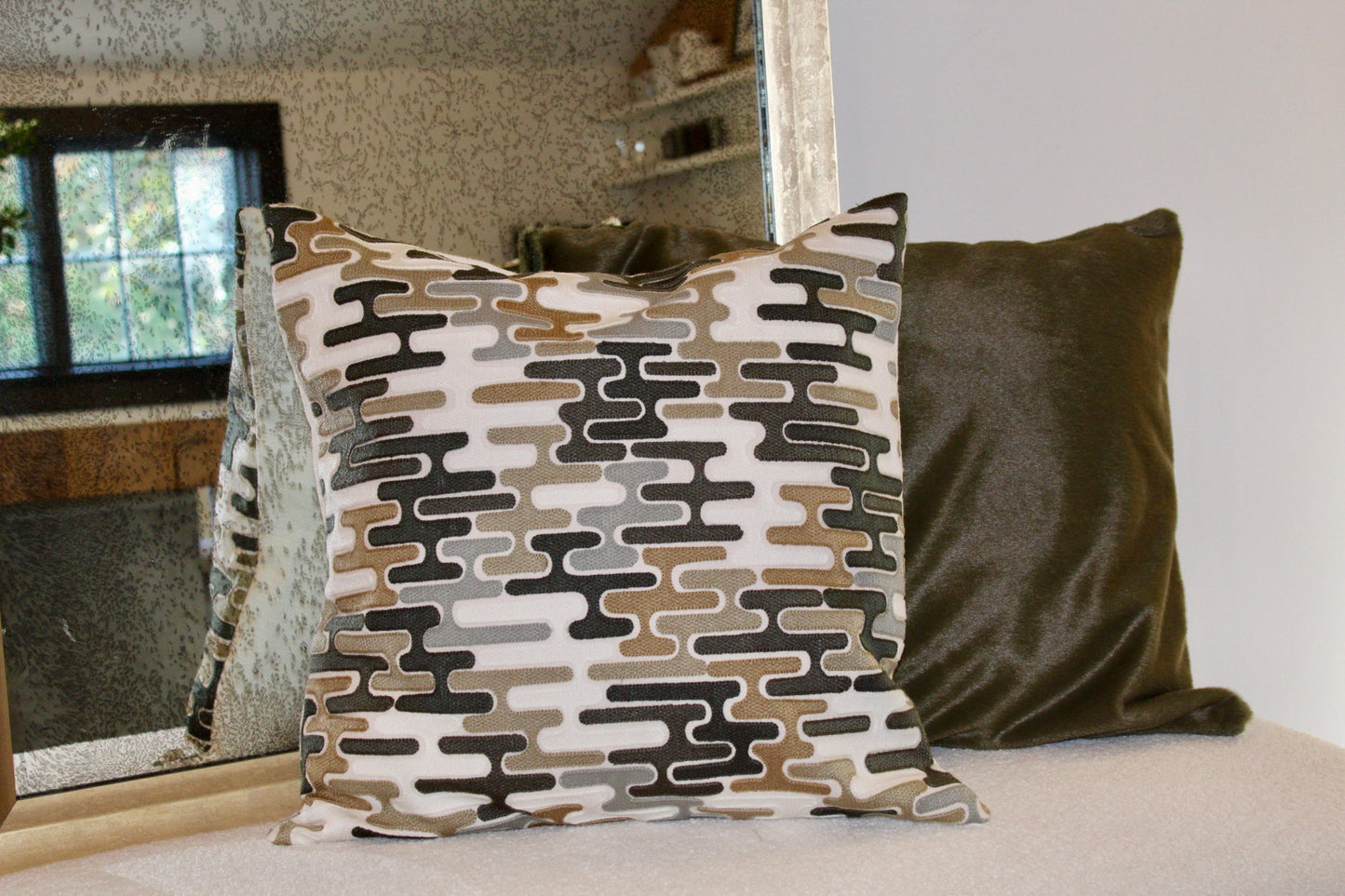 Colibri Pillow