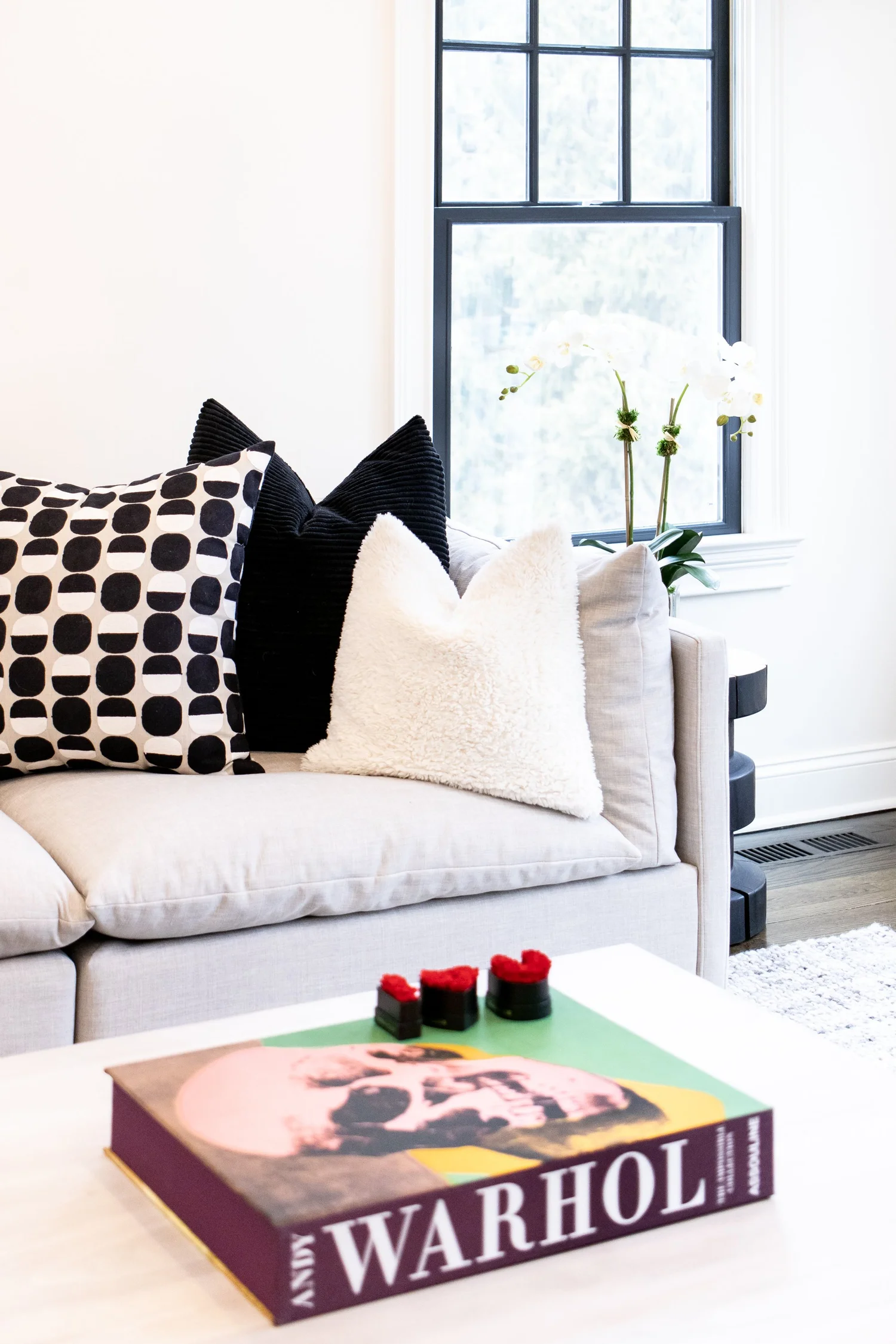 Choosing the Right Pillow Insert Size for Your Pillow Covers